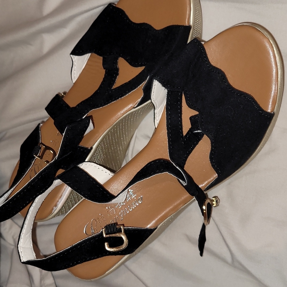 Black and gold wedges